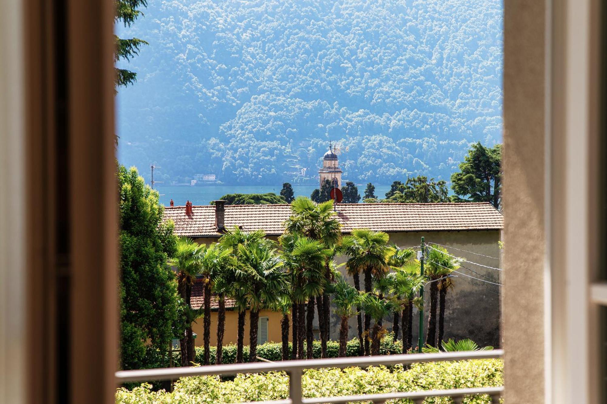 Hotel Ristorante La Vignetta เชอร์นอบบิโอ ภายนอก รูปภาพ