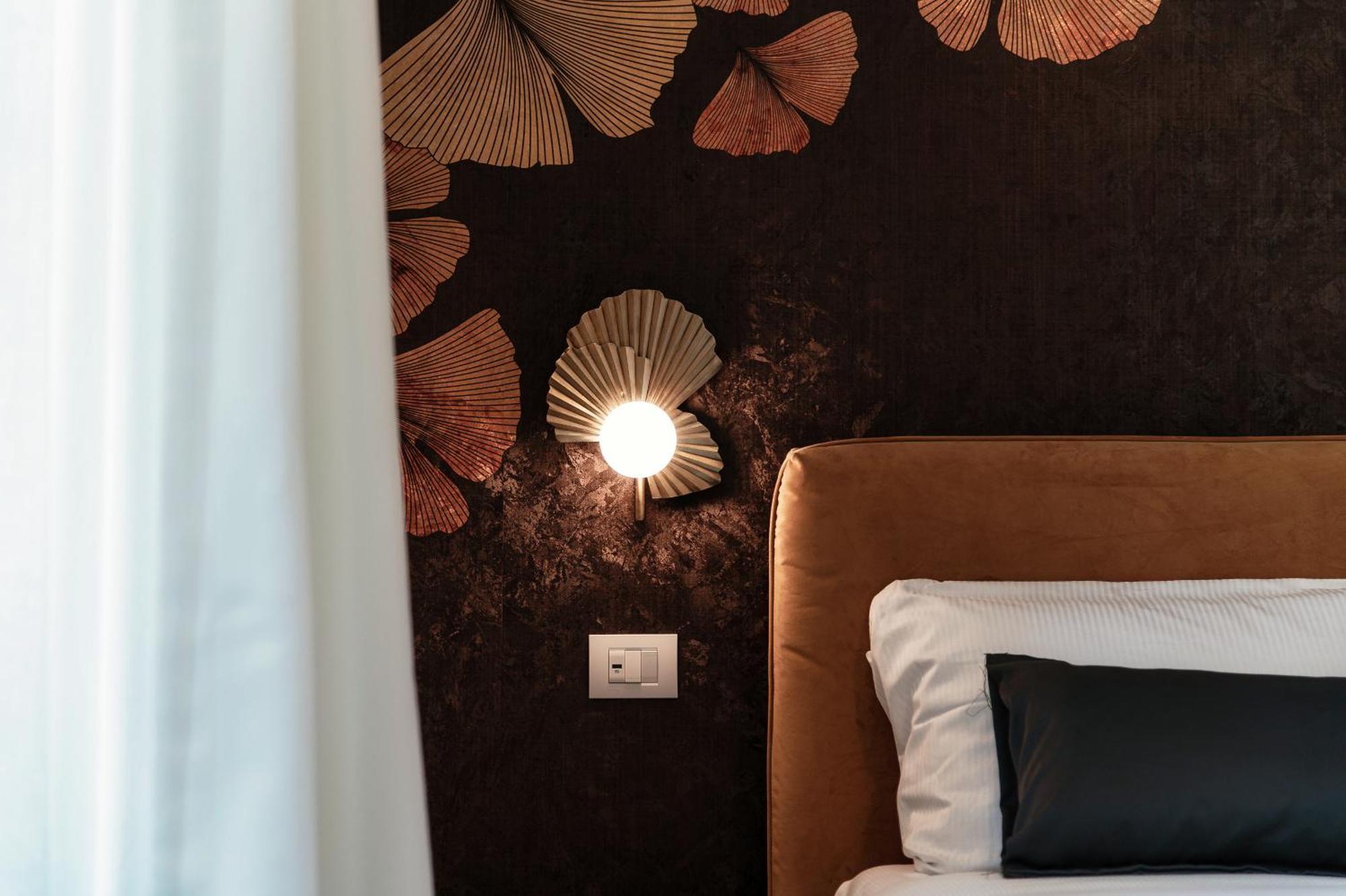 Hotel Ristorante La Vignetta เชอร์นอบบิโอ ภายนอก รูปภาพ