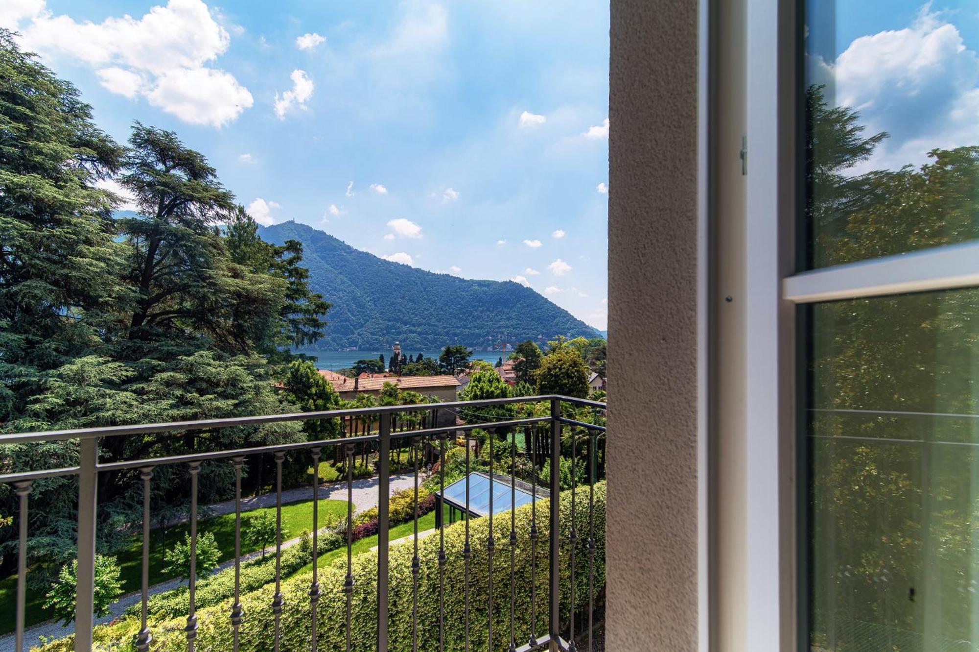 Hotel Ristorante La Vignetta เชอร์นอบบิโอ ภายนอก รูปภาพ