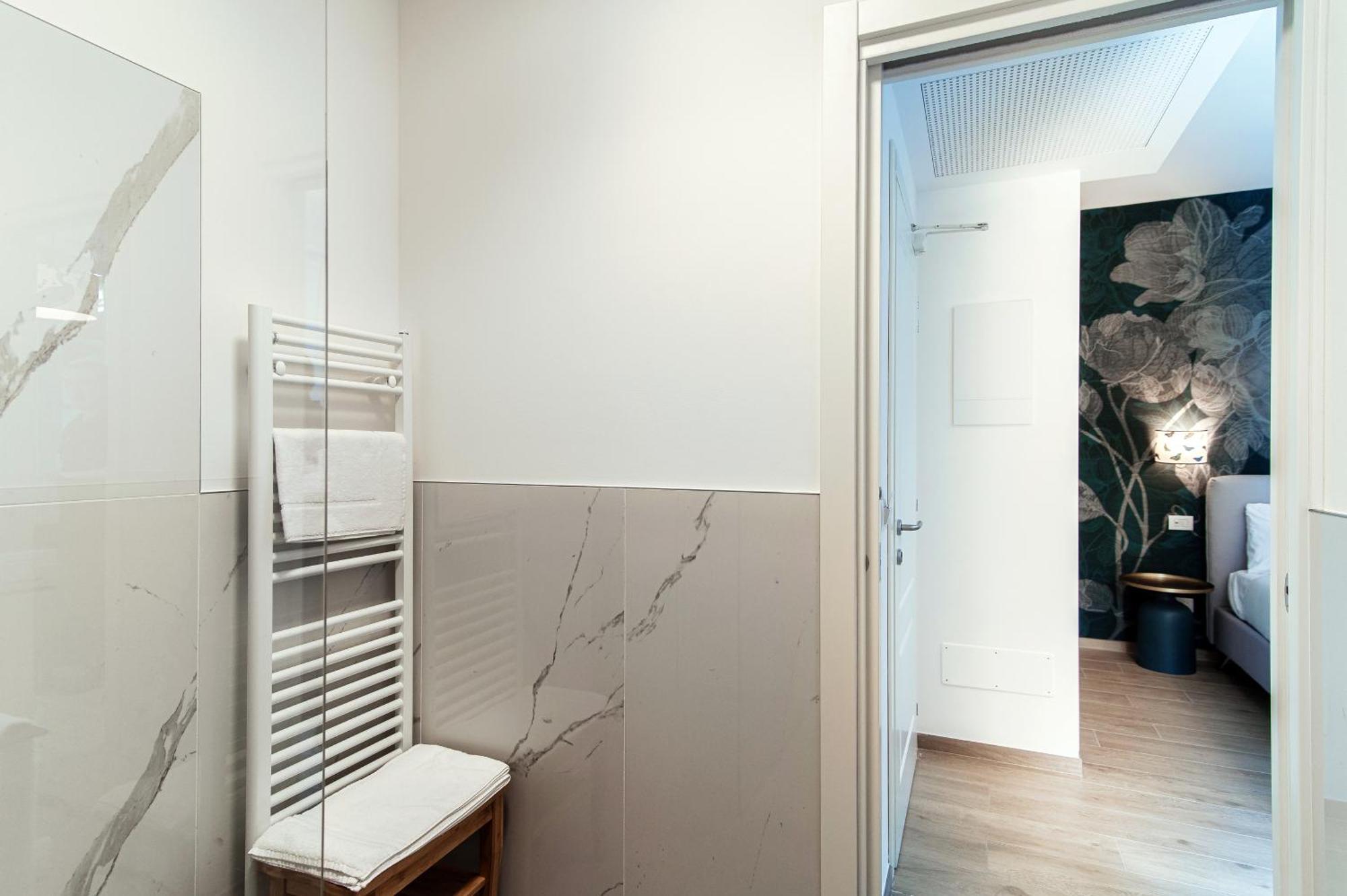 Hotel Ristorante La Vignetta เชอร์นอบบิโอ ภายนอก รูปภาพ