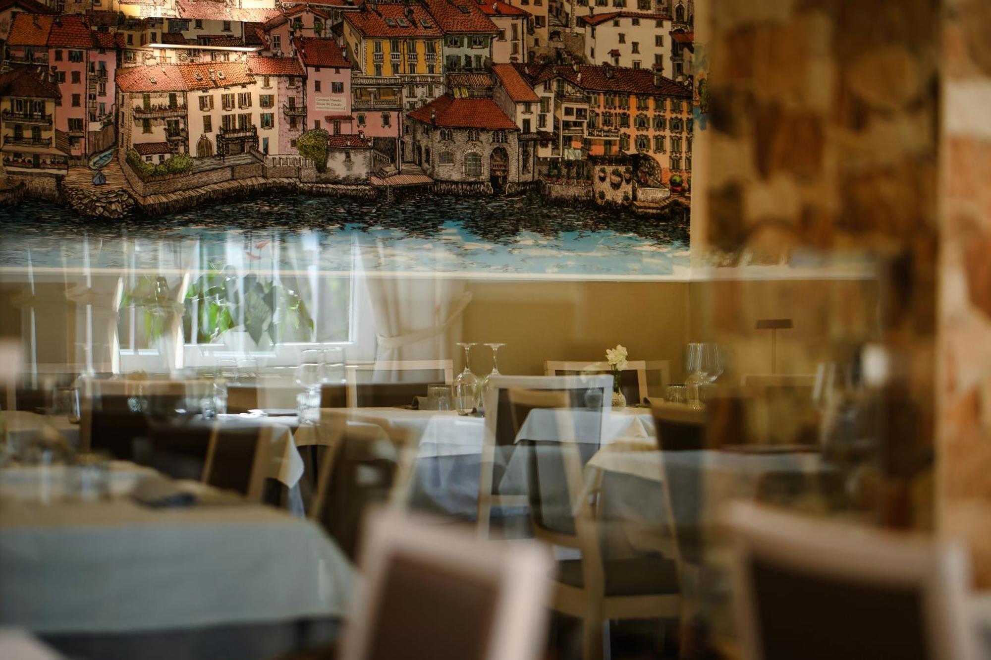 Hotel Ristorante La Vignetta เชอร์นอบบิโอ ภายนอก รูปภาพ