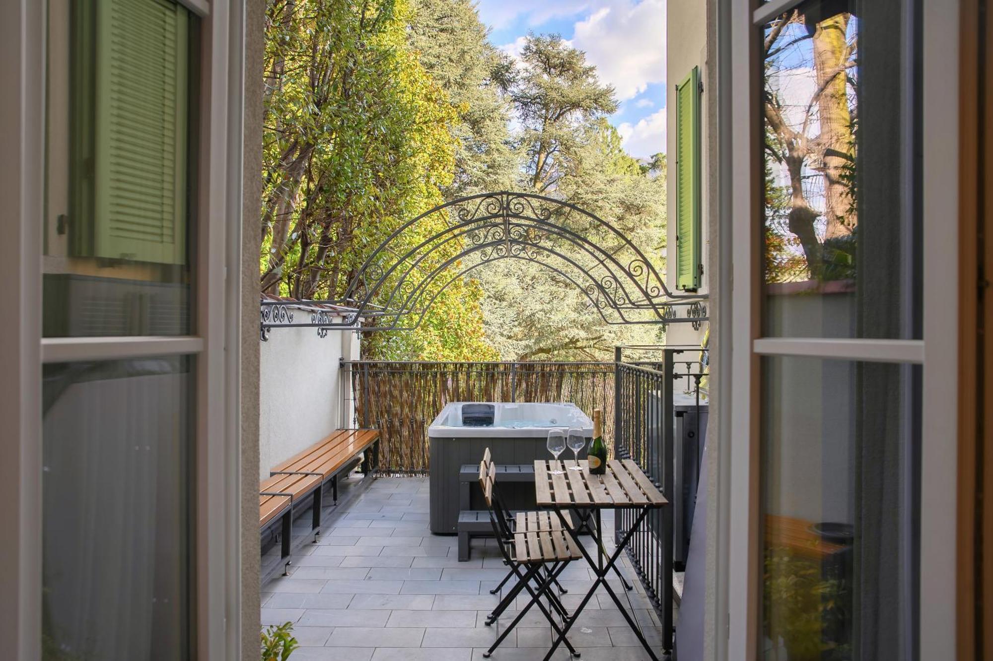 Hotel Ristorante La Vignetta เชอร์นอบบิโอ ภายนอก รูปภาพ