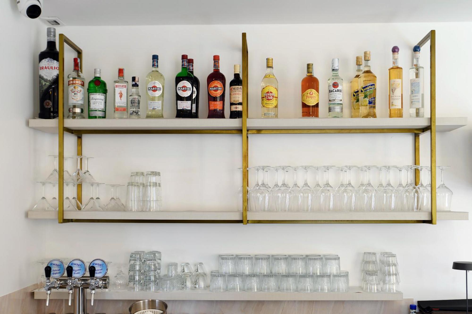 Hotel Ristorante La Vignetta เชอร์นอบบิโอ ภายนอก รูปภาพ