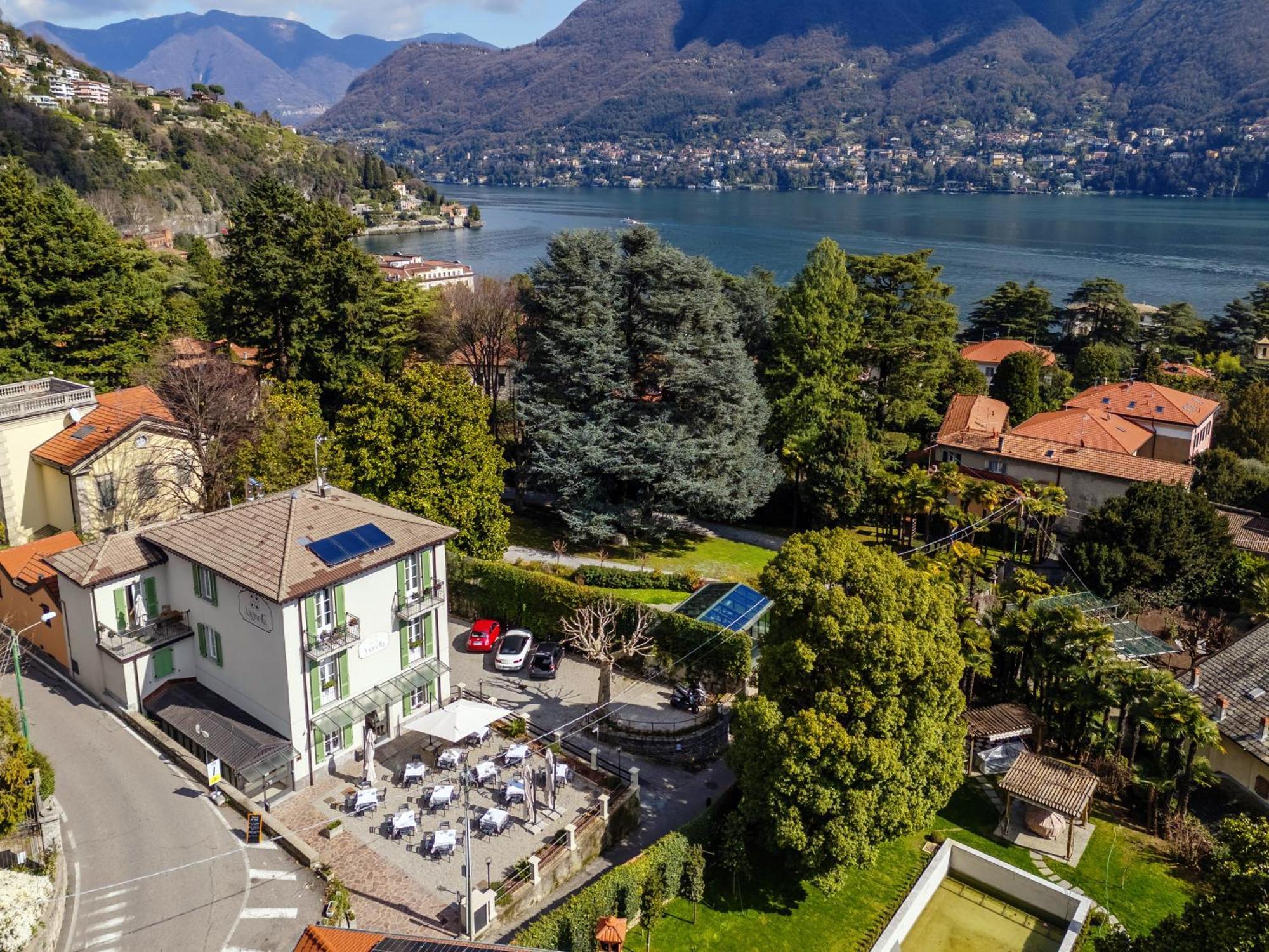 Hotel Ristorante La Vignetta เชอร์นอบบิโอ ภายนอก รูปภาพ