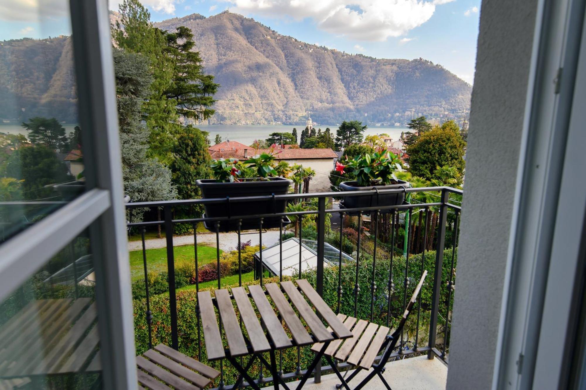 Hotel Ristorante La Vignetta เชอร์นอบบิโอ ภายนอก รูปภาพ