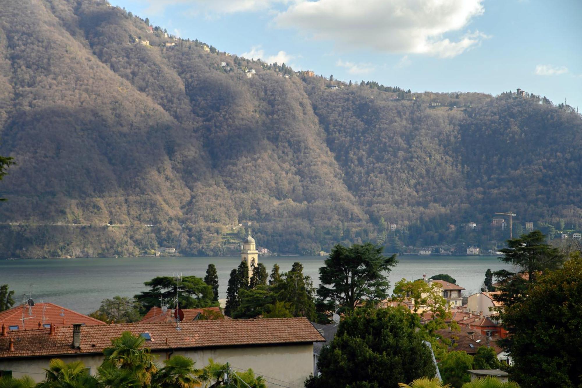 Hotel Ristorante La Vignetta เชอร์นอบบิโอ ภายนอก รูปภาพ