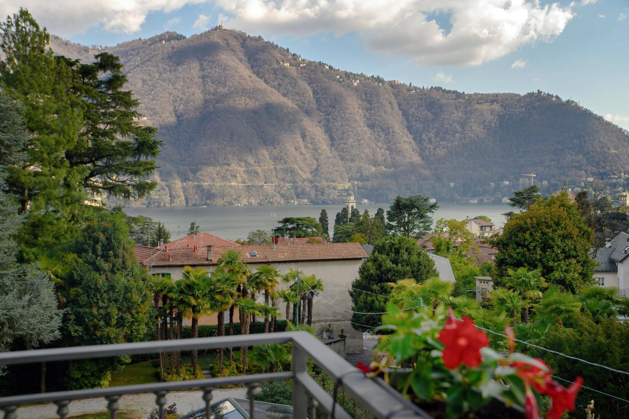 Hotel Ristorante La Vignetta เชอร์นอบบิโอ ภายนอก รูปภาพ